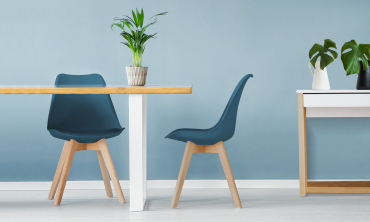 Chaises Suedia assise bleu canard et pieds bois - lot de 2