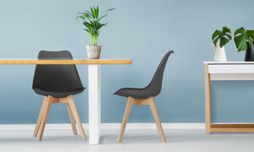 Chaises Suedia assise gris foncé et pieds bois - lot de 2