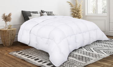 Couette extra chaude blanche 240x260cm anti-acariens - microfibres - 700 g/m2