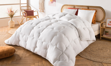 Couette extra chaude blanche 140x200cm anti-acariens - microfibres 700 g/m2 + 1 oreiller