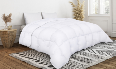 Couette extra chaude blanche 200x200cm anti-acariens - microfibres 700 g/m2 + 2 oreillers