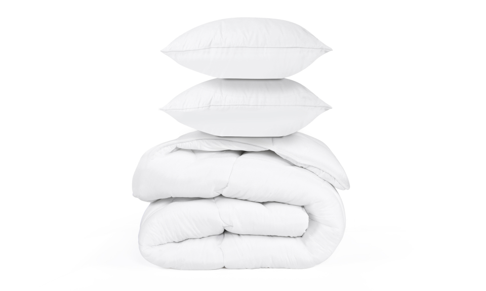Couette extra chaude blanche 200x200cm anti-acariens - microfibres 700 g/m2 + 2 oreillers