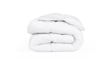 Couette extra chaude blanche 240x260cm anti-acariens - microfibres 700 g/m2 + 2 oreillers